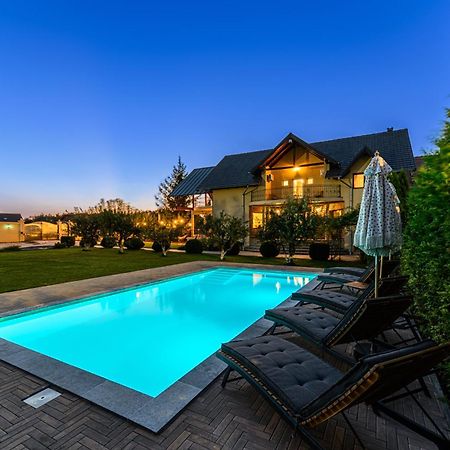 Orchard Villa Брашов Екстериор снимка