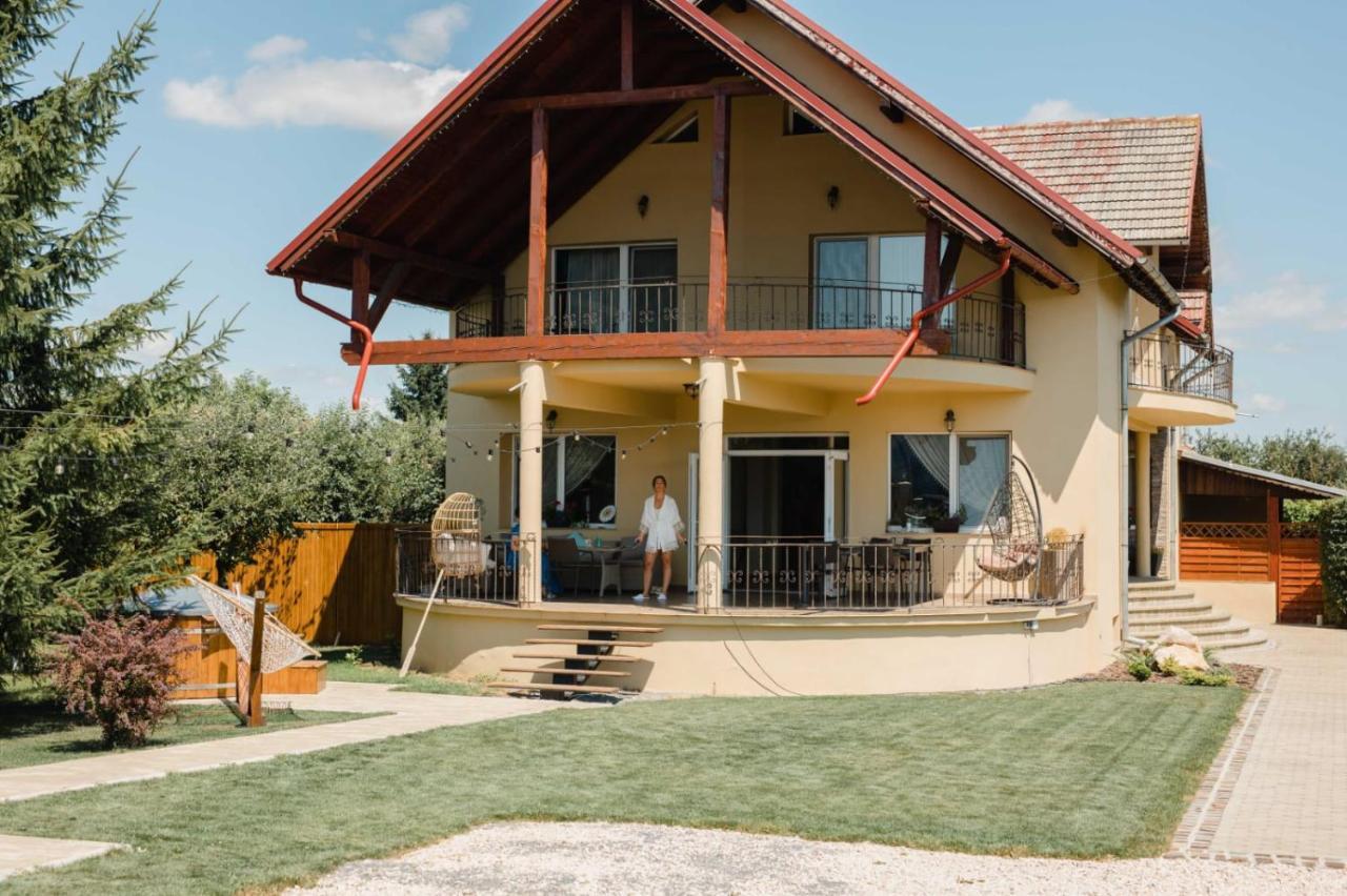 Orchard Villa Брашов Екстериор снимка
