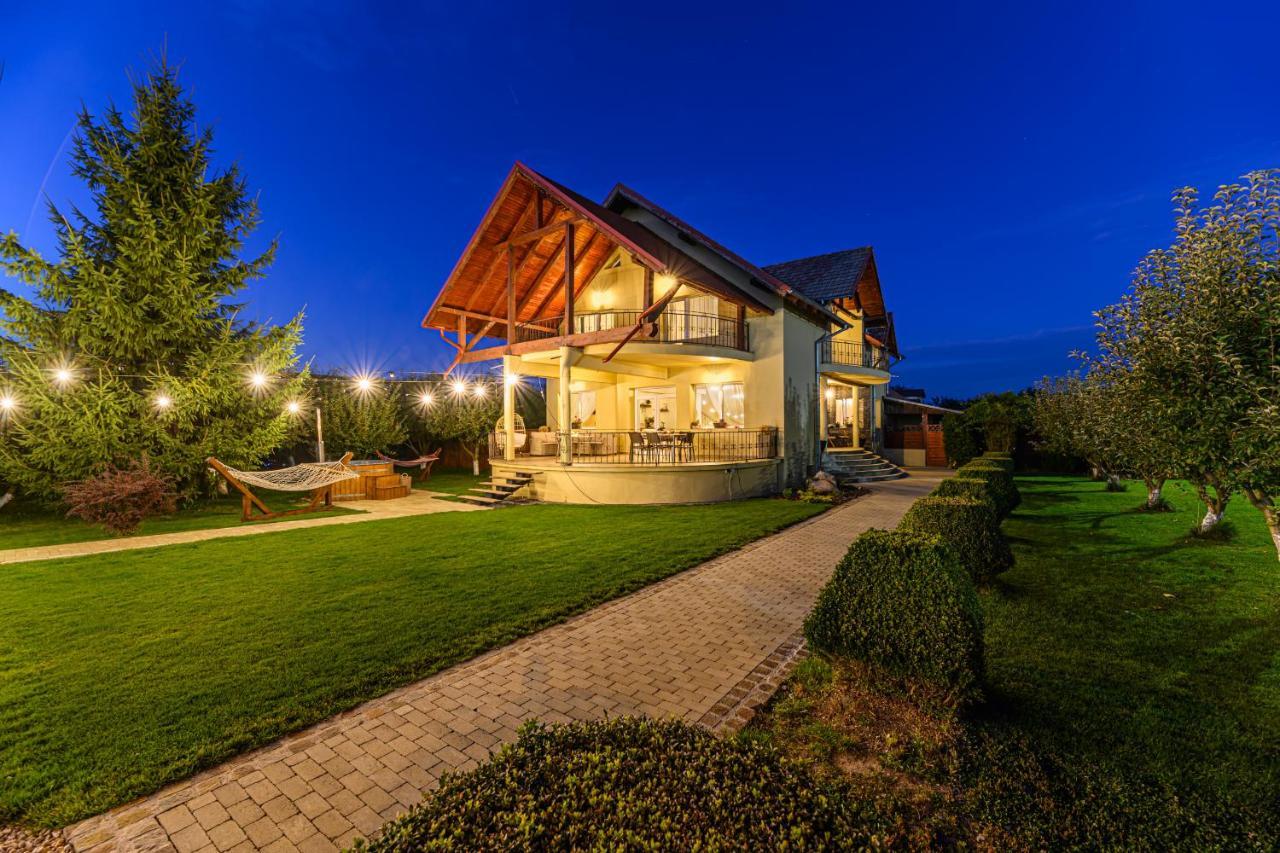 Orchard Villa Брашов Екстериор снимка