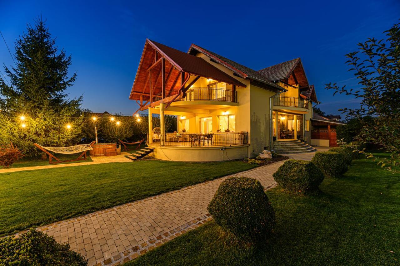 Orchard Villa Брашов Екстериор снимка